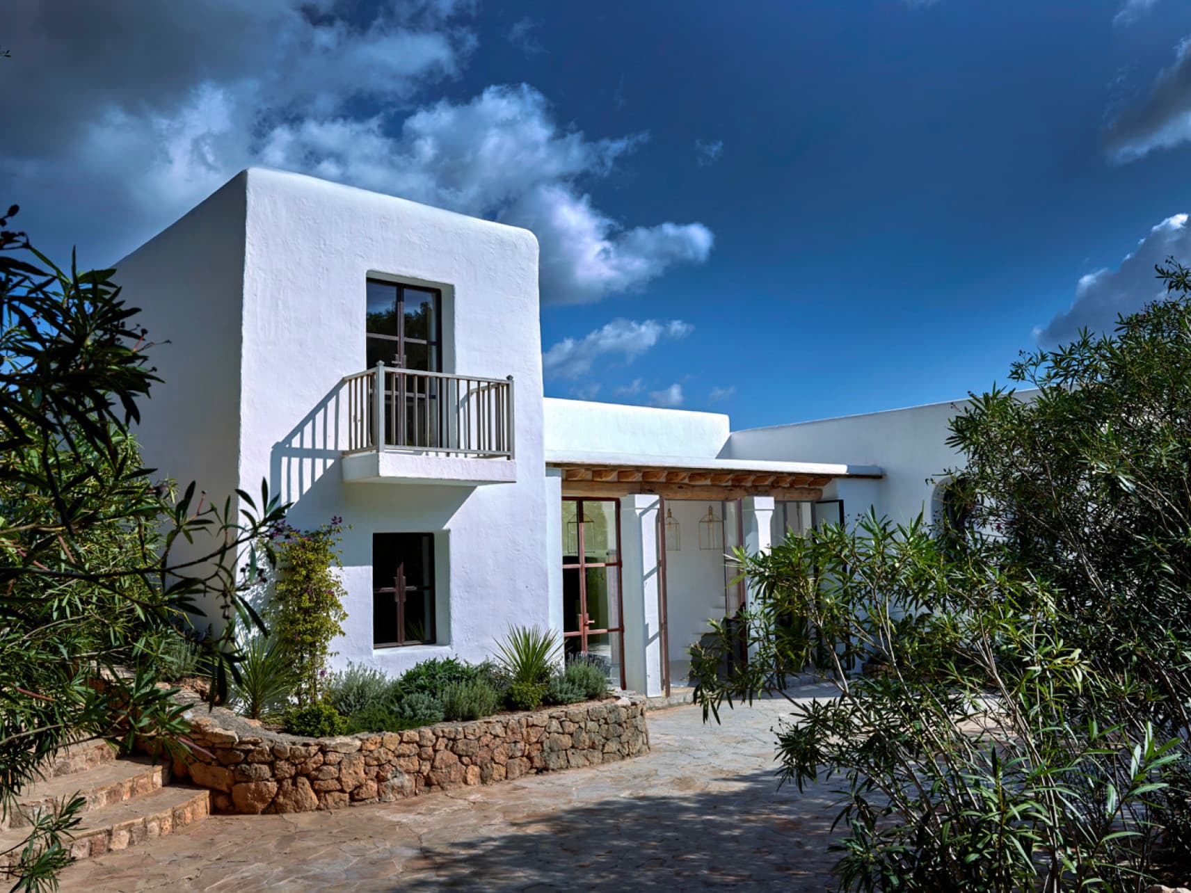 FINCA DE LUJO REFORMADA POR BLACKSTAD CON CASA DE INVITADOS Y DOS PISCINAS, San Lorenzo, Ibiza — Villa, Sant Llorenç de Balàfia · Sant Joan de Labritja, Ibiza