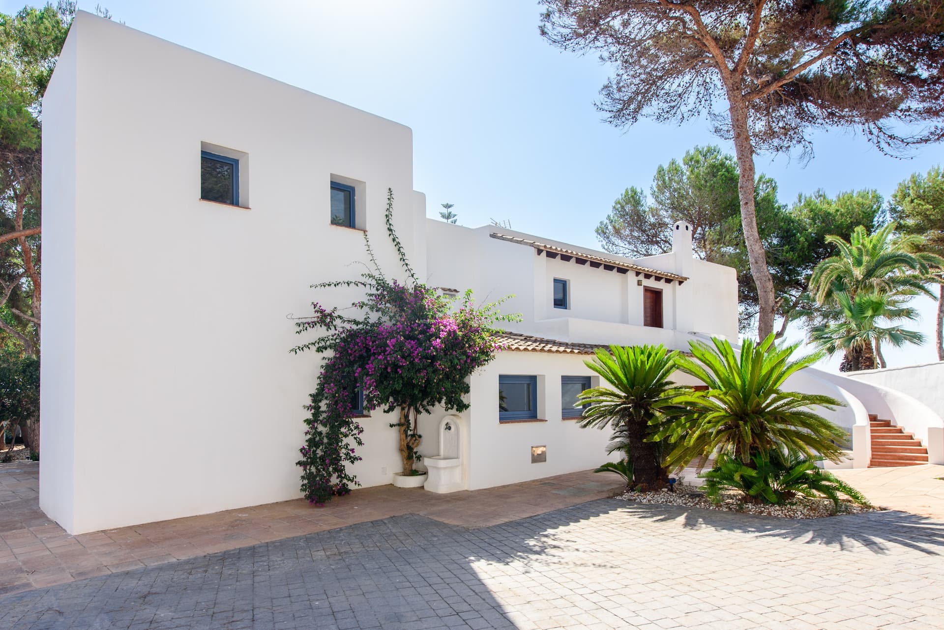 VILLA MAREA I Exclusiva Villa en Primera Línea de Mar con Acceso Privado al Mar, Santa Eulalia, Ibiza — Villa, Santa Eulària · Santa Eulària des Riu, Ibiza