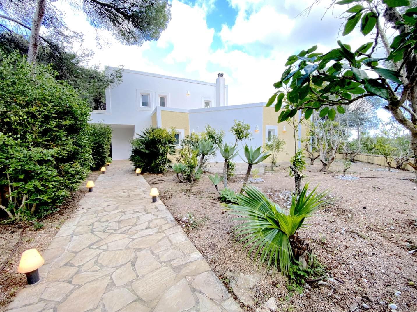 VILLA EN SANTA GERTRUDIS, CERCA DEL PUEBLO CON VISTAS PANORÁMICAS, VISTAS LEJANAS AL MAR Y MUCHAS POSIBILIDADES — Villa, Sant Joan de Labritja · Sant Joan de Labritja, Ibiza