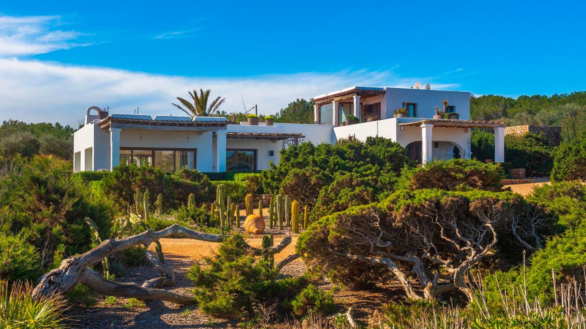 VILLA FRANCE | Exclusiva Villa con Gran Finca Privada, Acceso al Mar y Licencia Turística, Es Figueral, Ibiza — Villa, Playa d'es Figueral · Santa Eulària des Riu, Ibiza