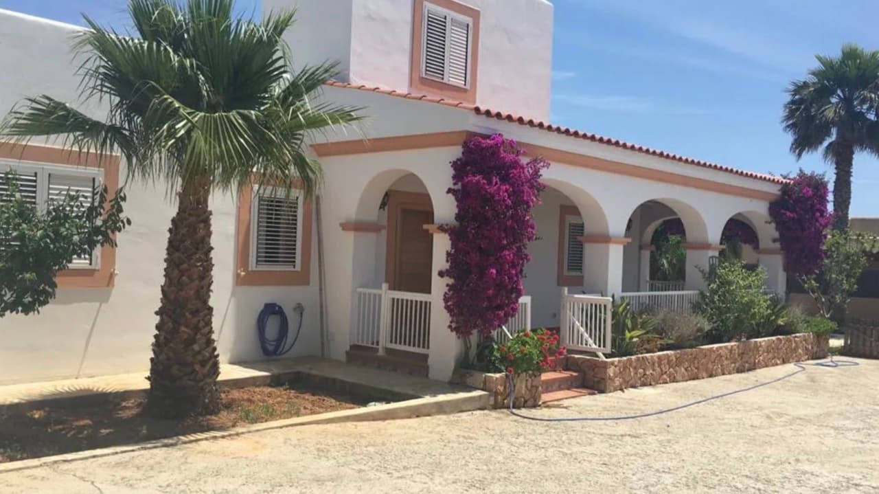 VILLA SERENA | Exclusiva Villa con Licencia Turística y Vistas Panorámicas, Sant Jordi, Ibiza — Villa, Sant Jordi de Ses Salines - Sant Francesc · Sant Josep de sa Talaia, Ibiza