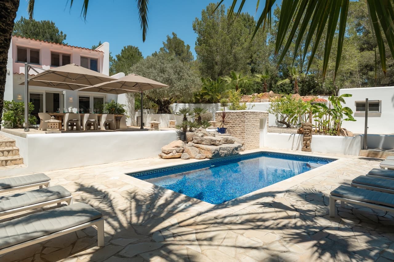 VILLA KIRA | Exclusiva Villa de Lujo Cerca de Cala Jondal con Piscina y Casa de Invitados en Sant Josep, Ibiza — Villa, Es Jondal · Es Cubells, Ibiza