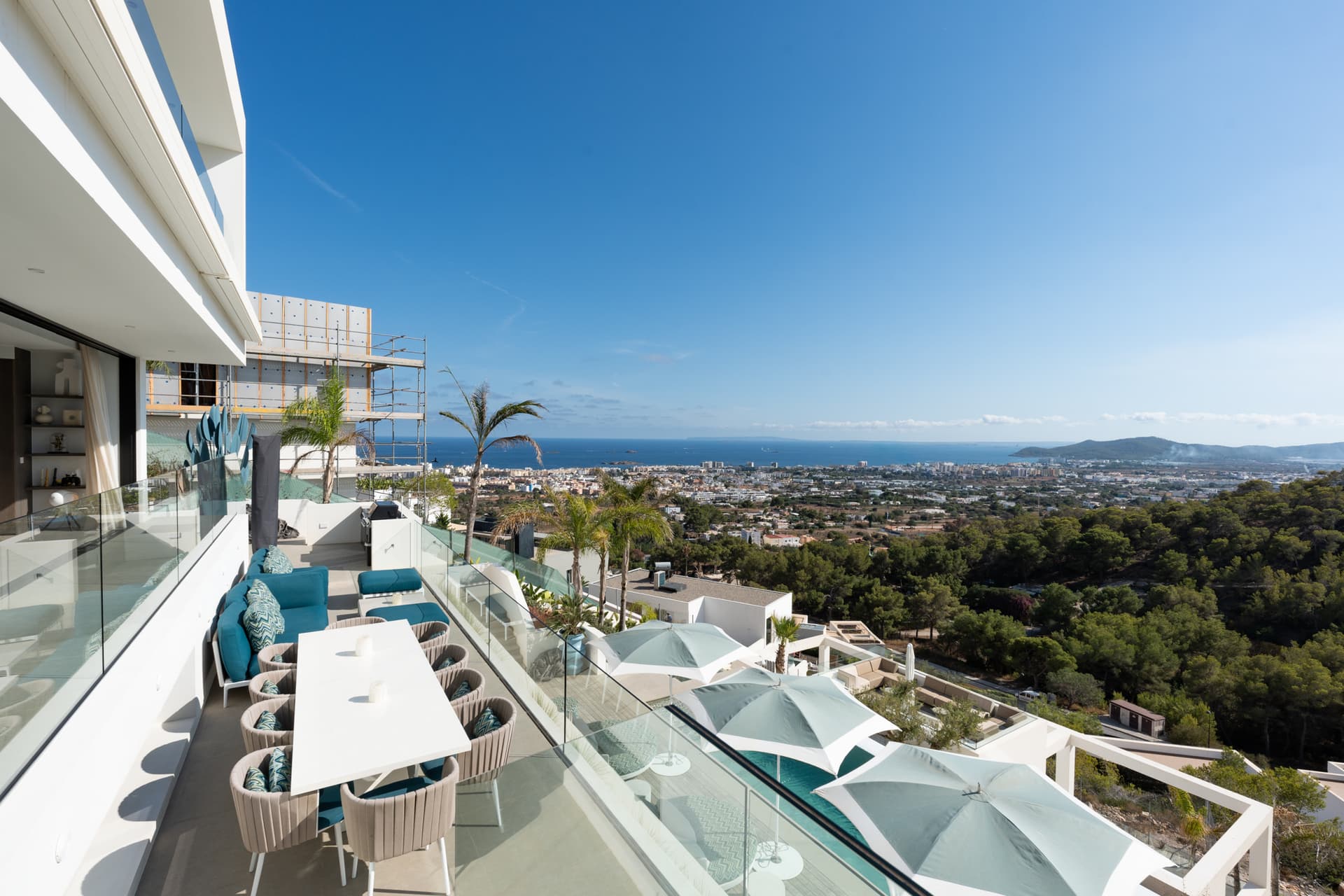 VILLA CLARA DE NUEVA CONSTRUCCIÓN CON VISTAS ESPECTACULARES Y CERCANÍA A LA CIUDAD, Cas mut, Ibiza — Villa, S'Eixample - Can Misses · Eivissa, Ibiza