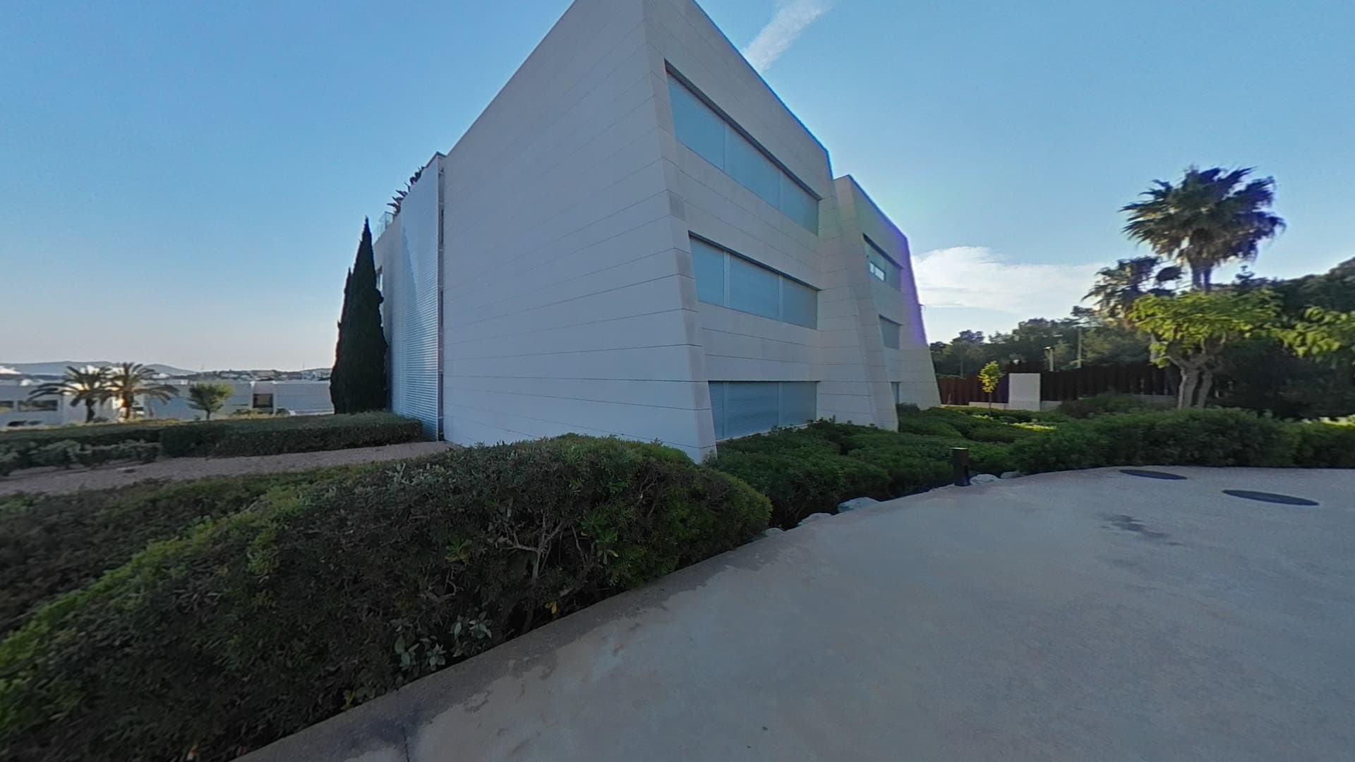 ESPACIOSO APARTAMENTO EN PLANTA BAJA EN URBANIZACIÓN DE LUJO, Talamanca, Ibiza — Piso, Cap Martinet · Santa Eulària des Riu, Ibiza