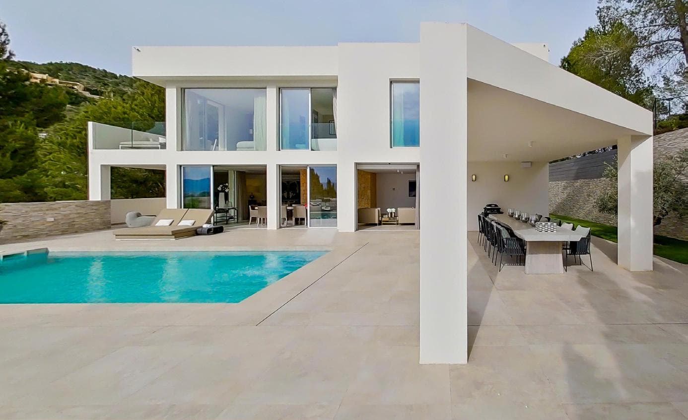 VILLA INSOMI, Moderna y lujosa propiedad con vistas a Dalt Vila, Cap Martinet , Ibiza — Villa, Can Pep Simó · Cap Martinet, Ibiza