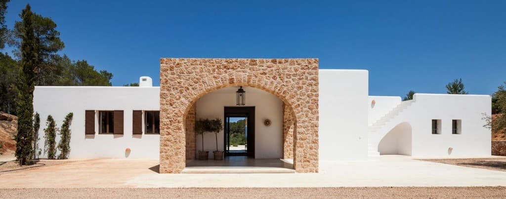 CAN PROVENCE | Exclusiva Finca Ibicenca con Piscina y Casa de Invitados en Santa Eulalia, Ibiza — Villa, Santa Eulària · Santa Eulària des Riu, Ibiza