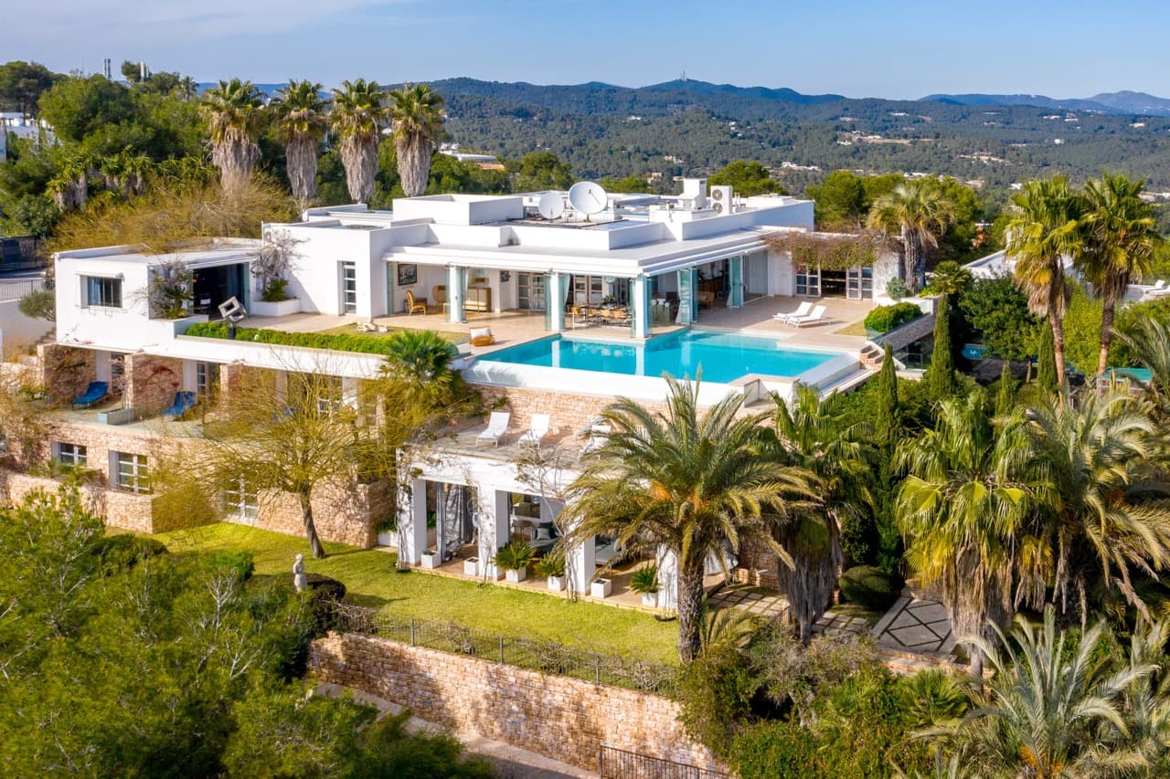 EXCLUSIVE VILLA EN LA CIMA DE LA MONTAÑA CON VISTA AL MAR, 2 PISCINAS CON SEGURIDAD, Santa Eulalia del Río , Ibiza — Villa, Roca Llisa · Santa Eulària des Riu, Ibiza
