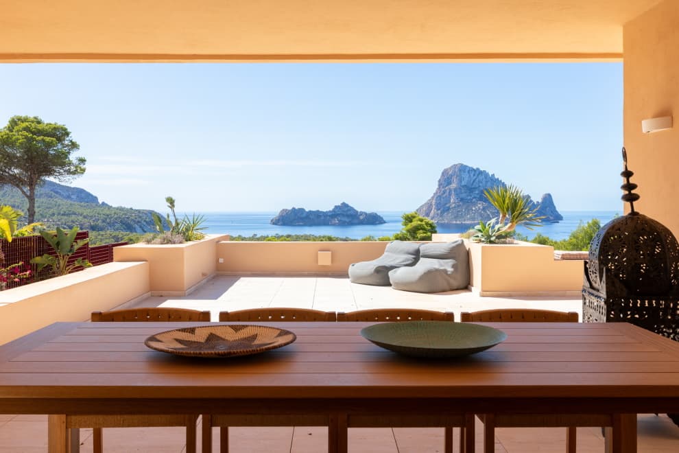 APARTAMENTO CON IMPRESIONANTES VISTAS A ES VEDRA, Cala Carbó, Ibiza — Apartamento, Cala Vedella - Cala Tarida · Sant Josep de sa Talaia, Ibiza