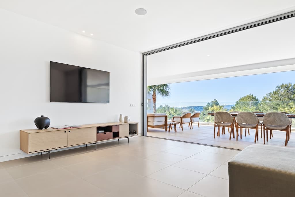 APARTAMENTO DE LUJO EN URBANIZACION CERRADA CON PISCINA, GYMNASIO Y VISTAR MAR, Cap Martinet, Ibiza — Apartamento, Cap Martinet · Santa Eulària des Riu, Ibiza