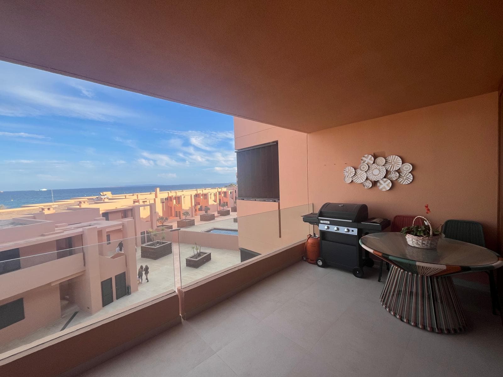 PRECIOSO APARTAMENTO REFORMADO PRIMERA LÍNEA DE PLAYA , Playa d'en Bossa, Ibiza — Apartamento, Ses Figueretes - Platja d'en Bossa - Cas Serres · Eivissa, Ibiza