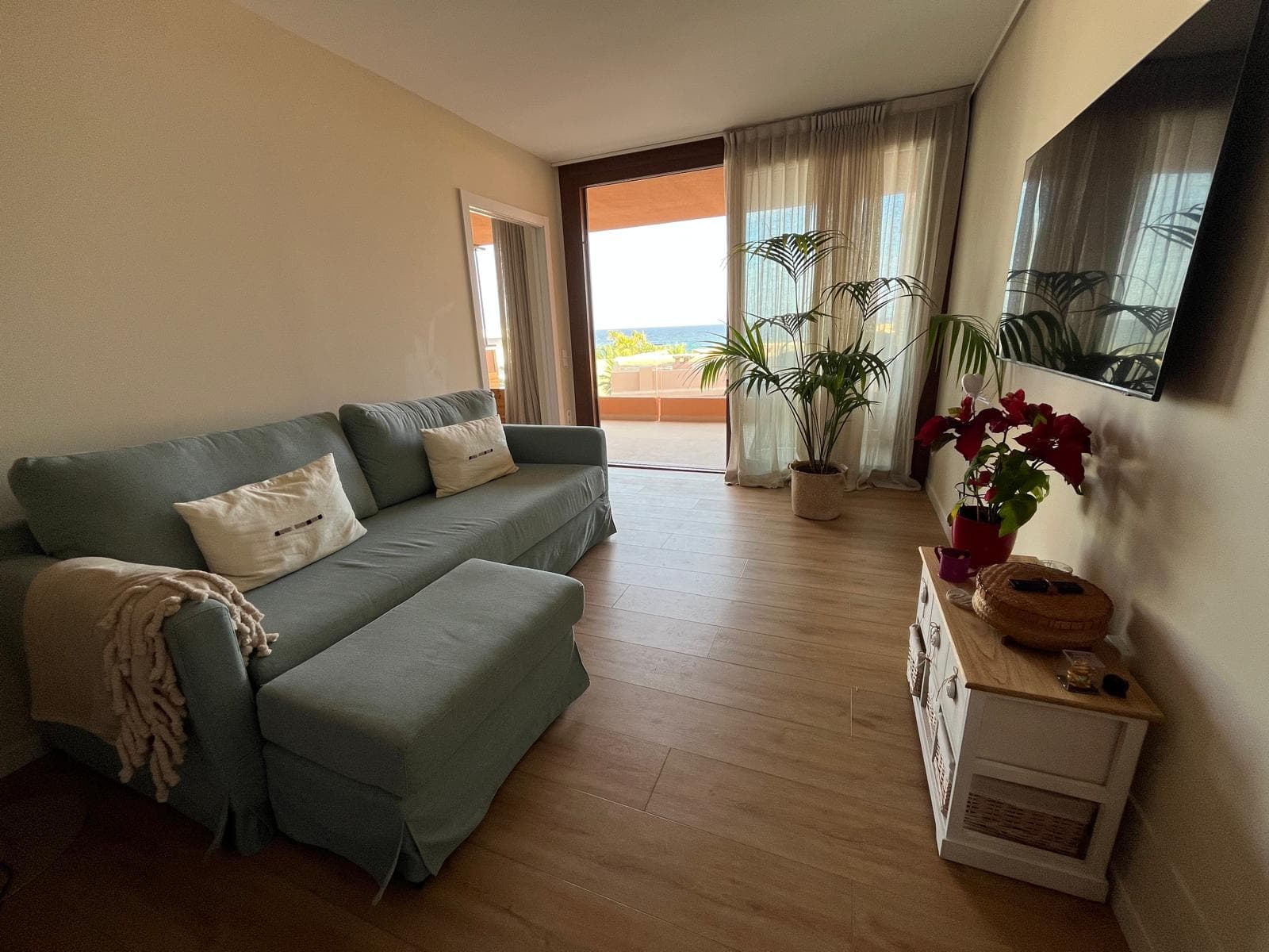 PRECIOSO APARTAMENTO REFORMADO PRIMERA LÍNEA DE PLAYA , Playa d'en Bossa, Ibiza — Apartamento, Ses Figueretes - Platja d'en Bossa - Cas Serres · Eivissa, Ibiza
