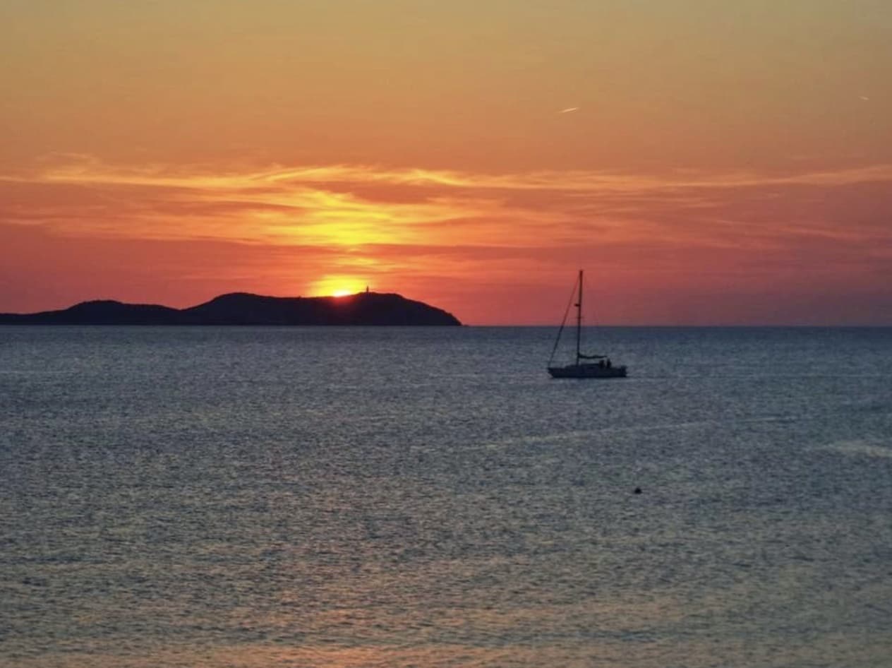 20 APARTAMENTOS CON VISTA AL MAR Y PUESTA DE SOL, San Antonio de Portmany, Ibiza — Hotel, Sant Antoni de Portmany · Sant Antoni de Portmany, Ibiza