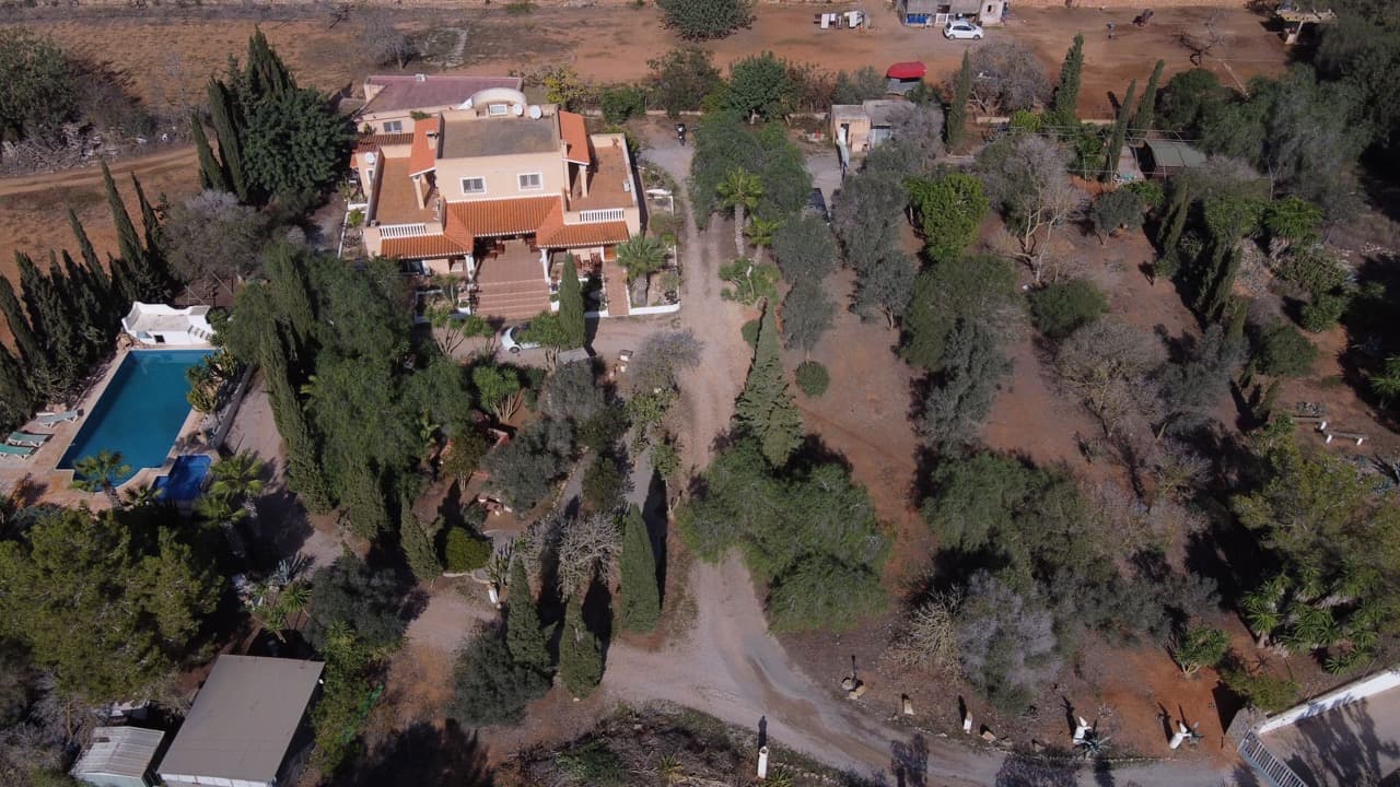 CASA DE CAMPO CON GRAN TERRENO Y PISCINA ENTRE IBIZA Y SAN JOSÉ, San José, Ibiza — Casa, Sant Jordi de Ses Salines - Sant Francesc · Sant Josep de sa Talaia, Ibiza