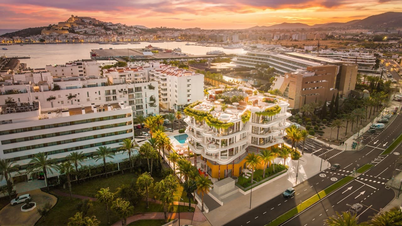 PISO DE 3 DORMITORIOS CON JARDÍN Y PISCINA PRIVADA EN CASA PACHA RESIDENCES, Marina Botafoch, Ibiza — Apartamento, Marina Botafoc - Platja de Talamanca · Eivissa, Ibiza