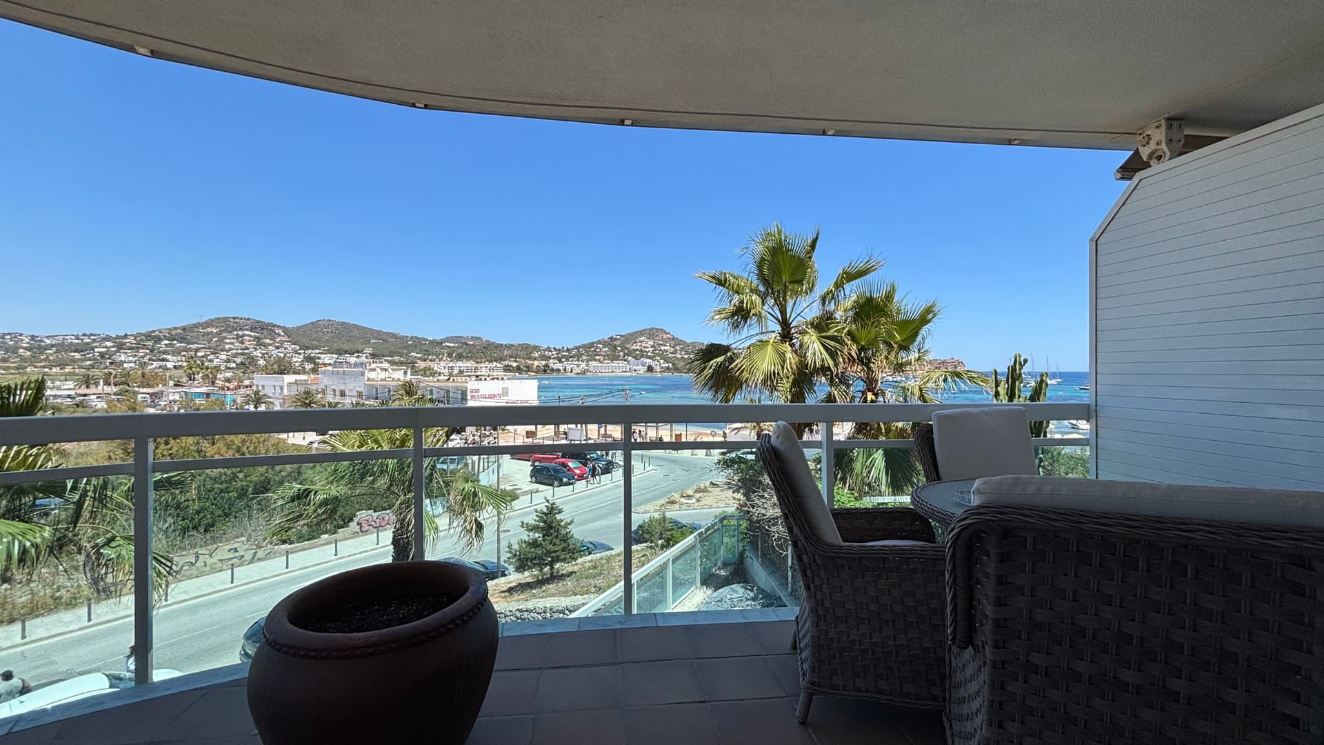 APARTAMENTO DE LUJO CON VISTAS AL MAR Y TERRAZA, Marina Botafoch, Ibiza — Apartamento, Marina Botafoc - Platja de Talamanca · Eivissa, Ibiza