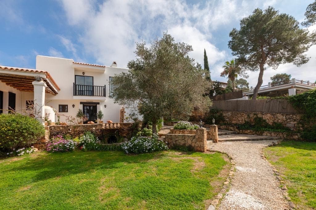 VILLA SERENA CON VISTAS AL MAR Y AL ATARDECER, Sant Antoni de Portmany, Cala Salada, Ibiza — Villa, Cala Salada · Sant Antoni de Portmany, Ibiza