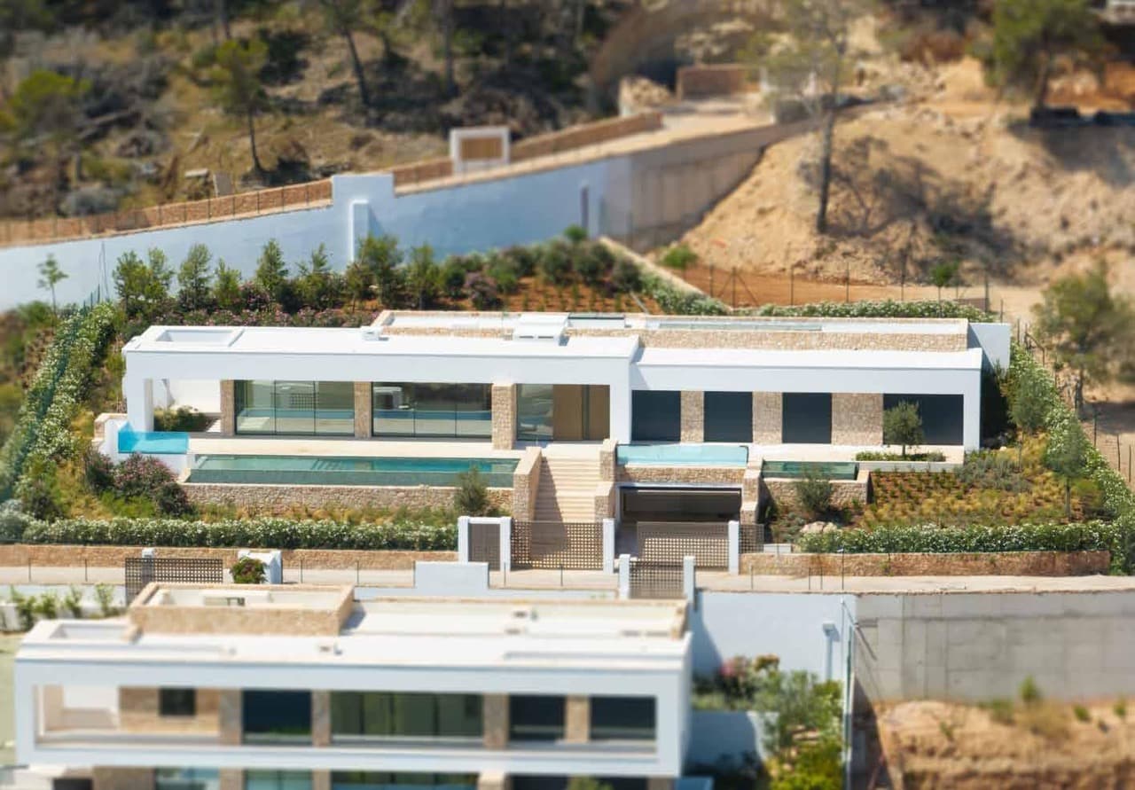 Villa Azura | Exclusiva villa contemporánea con piscina infinita, Roca Llisa, Ibiza — Villa, Roca Llisa · Santa Eulària des Riu, Ibiza